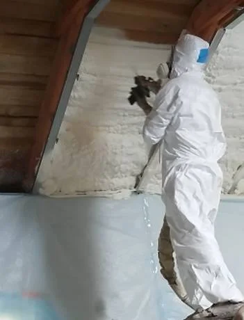 Brak miejsca na wylewkę? Jak piana ZK ratuje podłogówkę i "poziom zero"